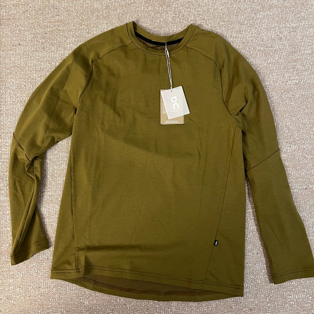 On performance focus long sleeve t